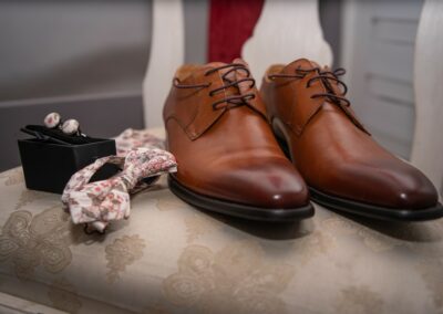 Photo préparatifs mariés avec chaussures