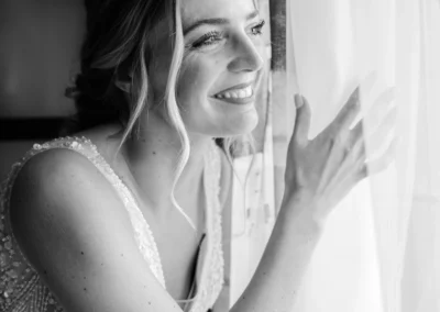 mariée à la fenêtre