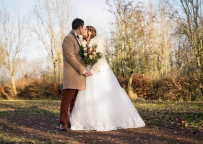 photo couple mariés a l hiver